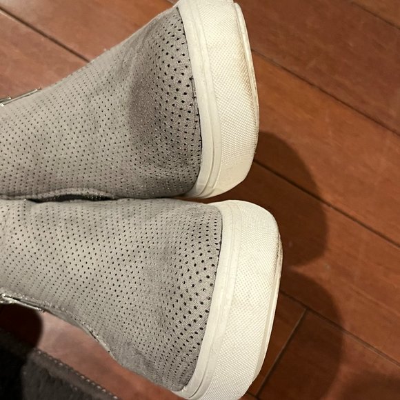 CUSHIONAIRE Women's Hart Hidden Wedge Sneaker - Picture 5 of 8